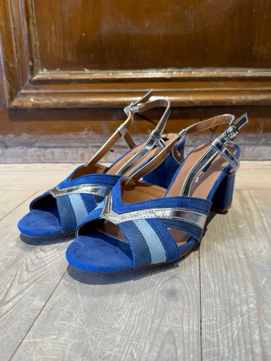 BLOCK HEEL SANDALS - BLUE