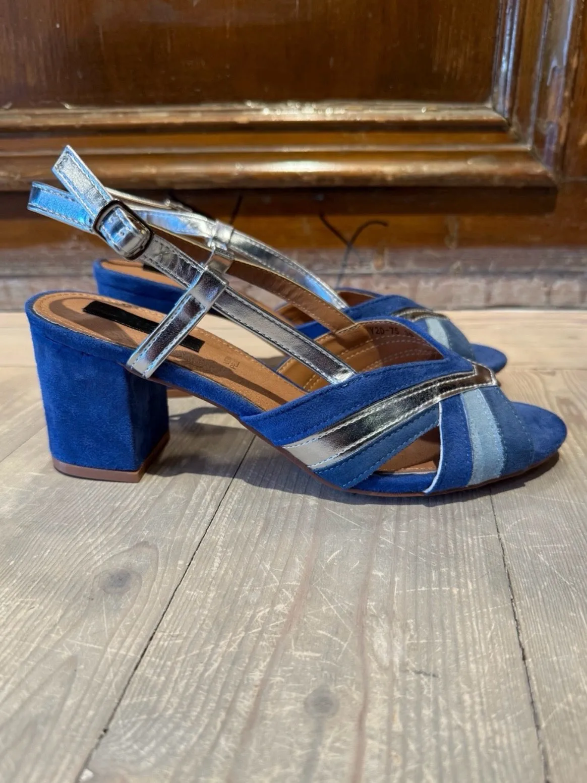 BLOCK HEEL SANDALS - BLUE